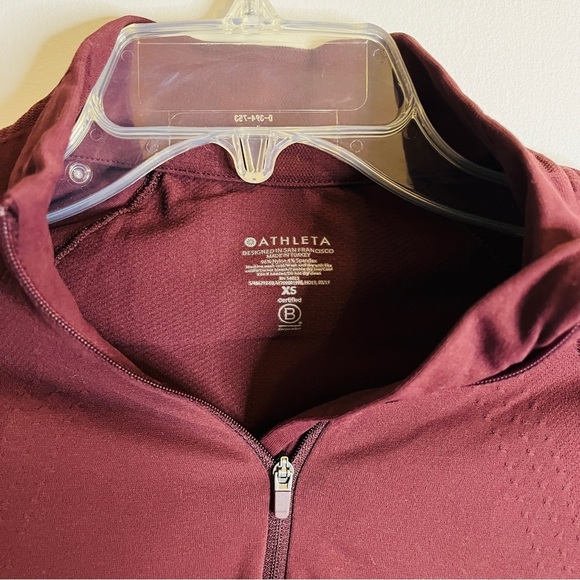 🏷️ 2/$20 Athleta Plum 1/4 Zip Pullover - Picture 4 of 7